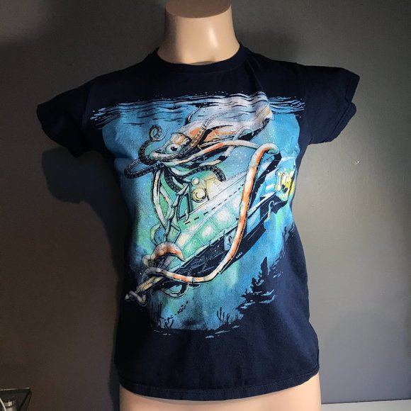 💚 2 For $20 💚 LADIES S ( FITTED ) - 20,000 Leagues Under the Sea Giant Squid - Picture 3 of 9